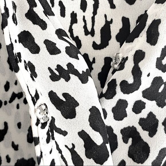 🌺 Worthington Cheetah Neck Tie Peplum Faux Wrap Lightweight Blouse Size M - Picture 8 of 11